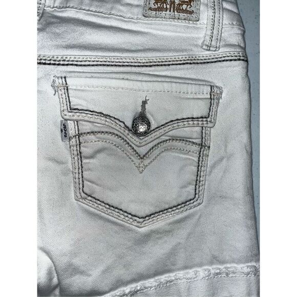 Levi’s white denim midi shorts 5 - Picture 5 of 5